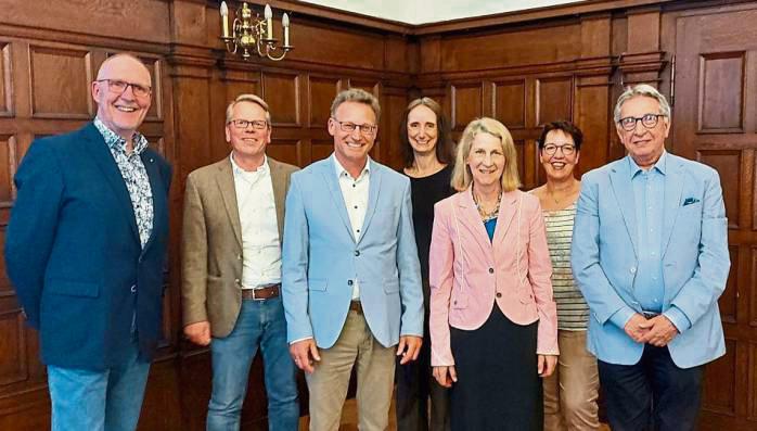 Unser Bild zeigt (v.l.) die Vorstandsmitglieder Dr. Wolfgang Maron, Christoph Barnstorf-Laumanns, Andree Scheidler, Barbara Birkert, Dr. Marlies Wigge, Karin Dietrich und Josef Mackenberg.