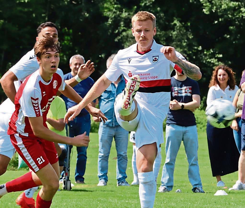 Der Auftrag ist eindeutig: Kapitän Gerrit Kaiser (r.) soll den SV Lippstadt beim Saisonauftakt in Vreden zum ersten Auswärtssieg führen. Foto: Lütkehaus
