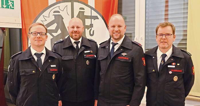 Neue Führung für die Löschgruppe Stirpe: Philipp Schäfer, Dennis Flürenbrock und Steffen Pohlmann übernehmen von Ralf Lohoff (r.).
