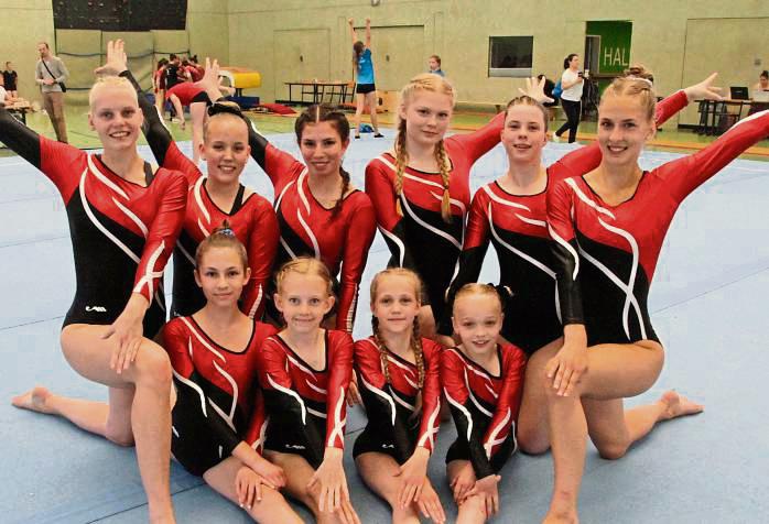 Hochzufrieden waren (h.v.l) Lana Schleicher, Maja Tiedemann, Laura Kanevski, Theresa Brinkmann, Henriette Köhler und Carla Dirkwinkel mit dem Mannschaftsergebnis von 146,75 Punkten, was den dritten Platz bedeutete. Auch die dritte Mannschaft des TV Lipperode mit (v.v.l) Maria Zinn, Diana Konradi, Liyana Jelezki und Mia Tiedemann schlug sich in diesem hochklassigen Feld sehr achtbar.