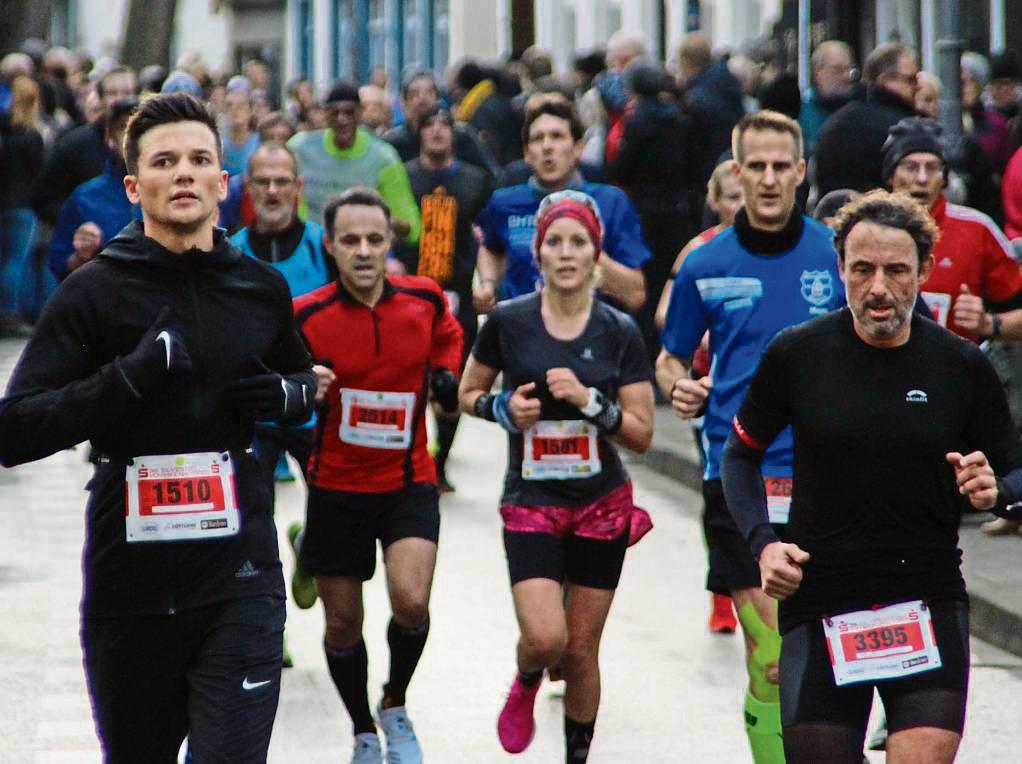 Auch zahlreiche Hobbyläufer werden sich zum Jahresende beim 42. Sparkassen-Silvesterlauf von Werl nach Soest noch einmal mächtig ins Zeug legen. Foto: Feichtinger