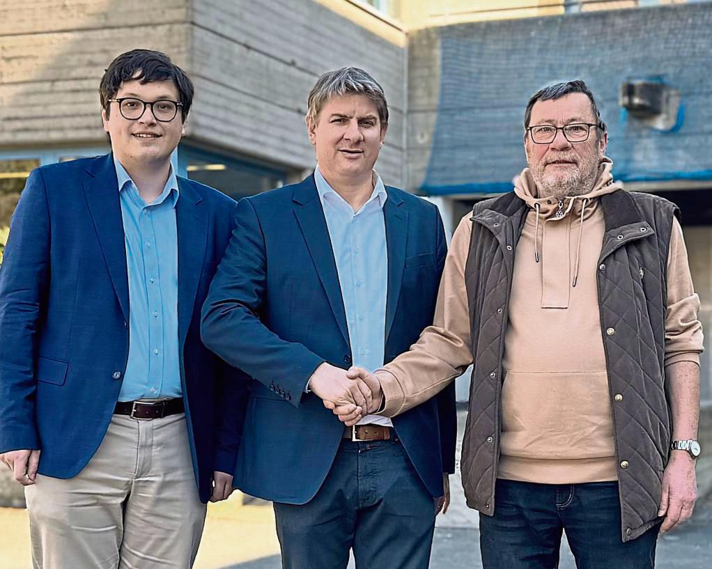 Sowohl SPD-Ortsvereinsvorsitzender Lennart Rixen (l.) als auch Fraktionsvorsitzender Franz Harrenkamp (r.) unterstützen Remco van der Velden als Bürgermeister. Foto: N. Wissing