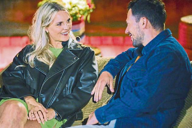 Tiefe Blicke beim Einzeldate: Freya und Sebastian. Der Bachelor sagt später: „Sie hat auf jeden Fall Gefühle in mir ausgelöst. Und auch ein leichtes Knistern.“ Fotos: RTL