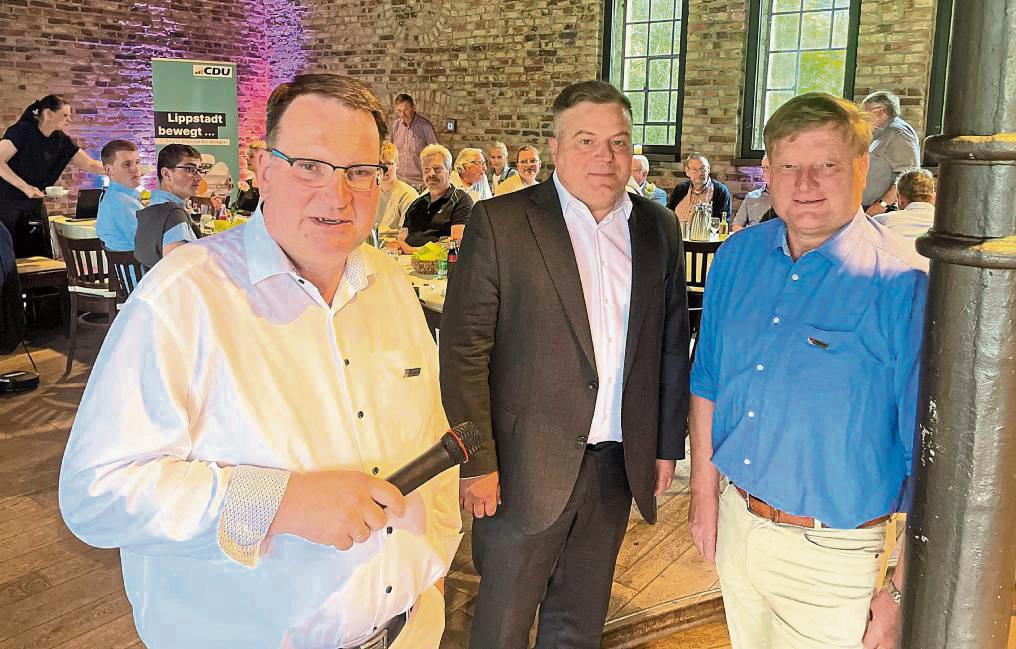 CDU-Führungstrio: Der Stadtverbands-Vorsitzende Markus Patzke, Bürgermeister Arne Moritz sowie Fraktionschef und Gastgeber Peter Cosack auf Gut Mentzelsfelde. Foto: Vielberg