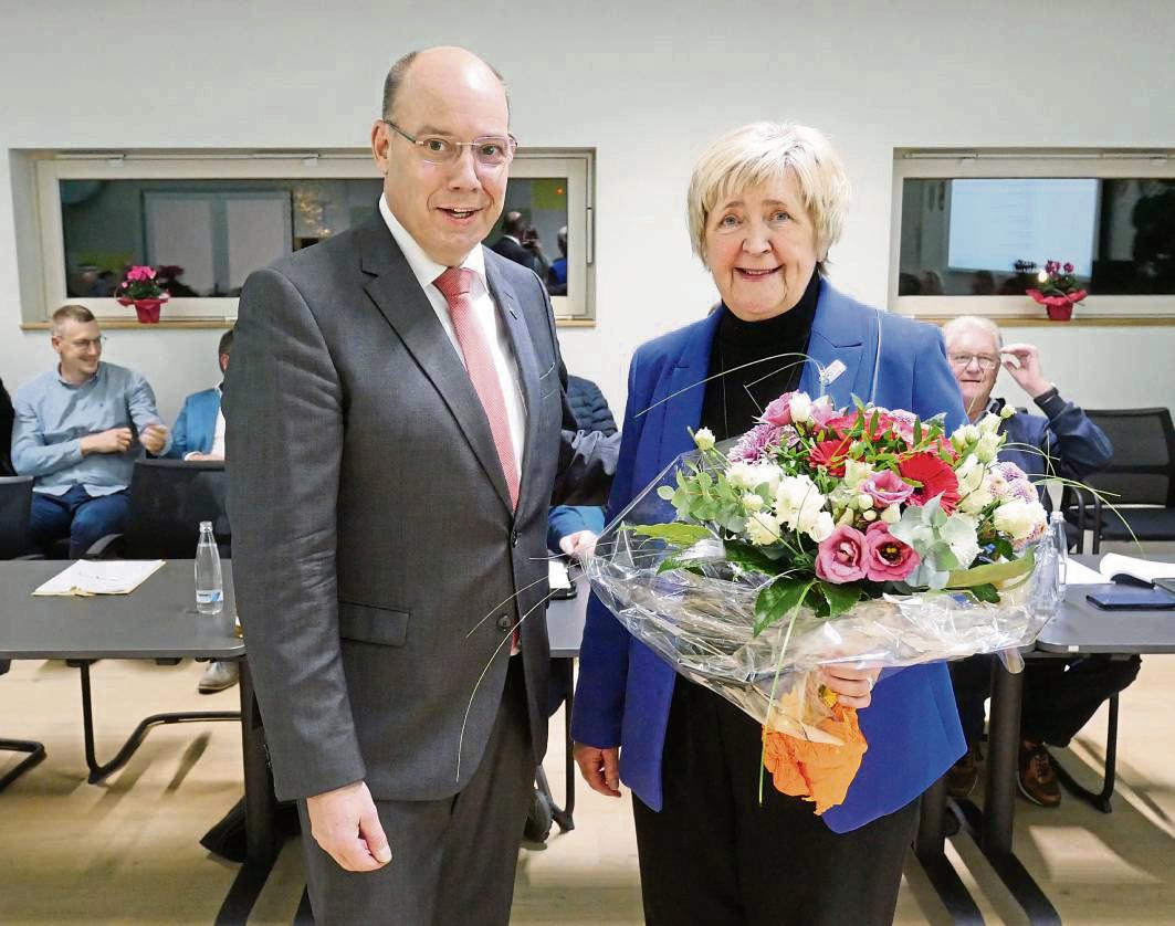 Wiederwahl hieß es nicht nur für Bürgermeister Peter Weiken, sondern auch für seine Stellvertreterin Beatrix Krüper (r.). So leiten sie weiterhin die Geschicke der Bergstadt. Foto: Sarah Bsdurek