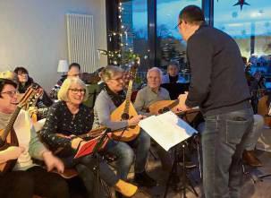 Das Mandolinen-Orchester.