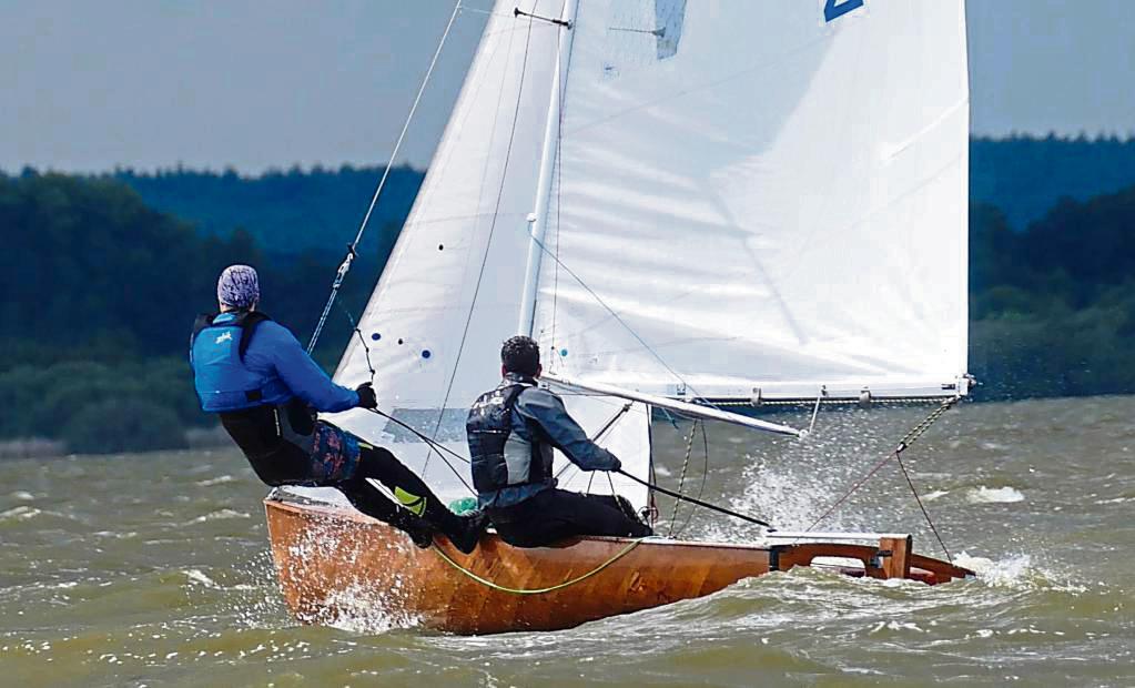 Kampf mit dem Wind: Daniel Kossack (l.) und Nils Kuhlmann während der Regatta.