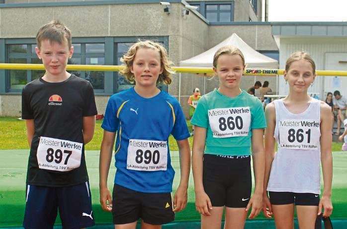 Nahmen beim Bergstadtsportfest in Rüthen am Hochsprungwettbewerb teil (v.l.) Christopher Weiken, Jimmy Bocklitz (beide (TSV Rüthen), Hanna Koch und Uliana Savula (beide LG Geseke).