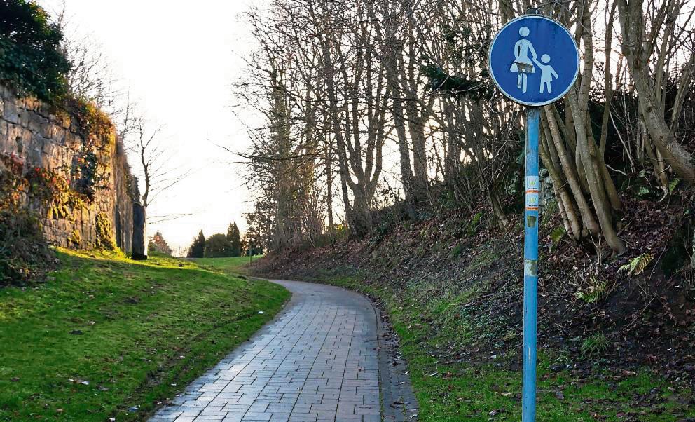 Die Beschilderung der Stadtmauer ist ausreichend, heißt es von der Stadt. Foto: Anja Bsdurek