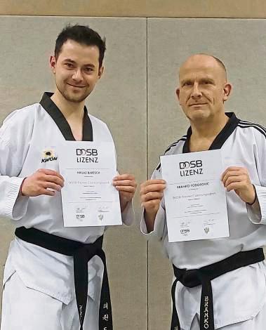 Legten erfolgreich die Ausbildung zur Trainer-C-Lizenz ab: Niklas Bartsch (l.) und Branko Todorovic vom JSV Lippstadt.