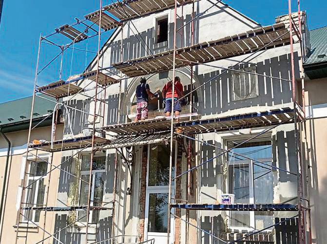 Dem Geriatriezentrum wurde eine neue Fassade verpasst und mit der Entwicklung der Inneneinrichtungen begonnen.