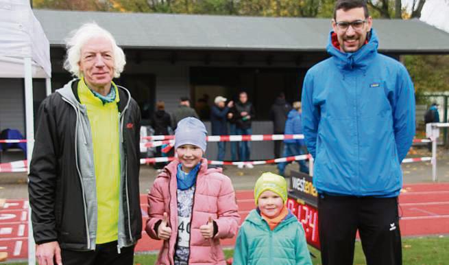 Überzeugten mit tollen Leistungen beim 43. Oeventroper Straßenlauf (v.l.): Johannes Becker, Annika und Florian Braun sowie Tobias Herrmann aus Rüthen.