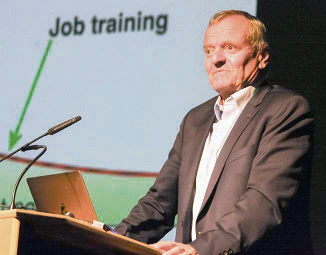 Professor Manfred Spitzer widmete sich beim Wortfestival den Folgen der „Smartphone-Pandemie“. Foto: Wissing