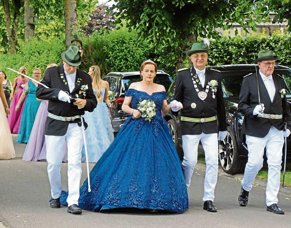 Ein Träumchen in Glitzerblau: Susanne Gröblinghoff und Christian Oel. Fotos: Löseke
