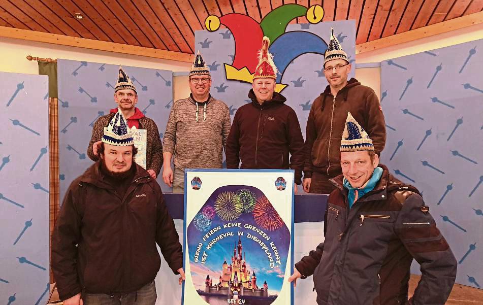 Der Elferrat Effeln präsentiert das diesjährige Motto des Karnevals.