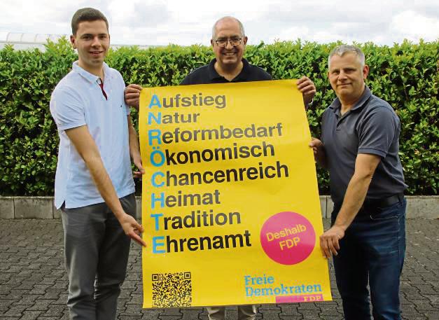 Leo und Frank Reimann sowie Heiko Grafe (v.l.) informierten über die Top-Themen der FDP. Foto: Meschede