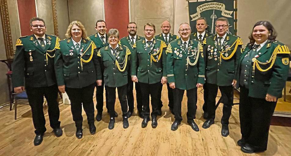 Ehre, wem Ehre gebührt: Der Vorstand des Tambourkorps Langeneicke zeichnete einige Mitglieder für ihr Engagement und langjährige Vereinszugehörigkeit aus.