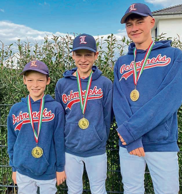 Die Nachwuchs-Baseballer (v.l.) Justus Wartzek, Anton Wartzek und Jannis Letzin vertraten die Farben der Ochmoneks beim NRW-All-Star-Game in Dortmund.