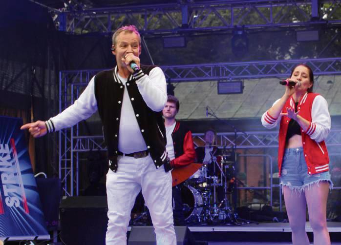 Die Partyband Strike begeisterte die Besucher mit Hits aus den 90ern.