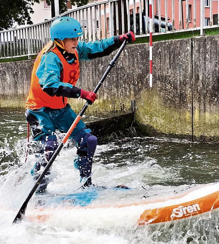 Maja Lenkeit vom WSC Lippstadt setzte sich früh an die Spitze und triumphierte am Ende im Wildwasser-Boardercross bei den inoffiziellen norddeutschen Meisterschaften.