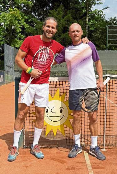 Auch im Finale gegen Sven Hollmann (l.) ließ Pavel Jakunin (r.) vom TC GW Lippstadt nicht locker und siegte mit 6:3 und 6:0.