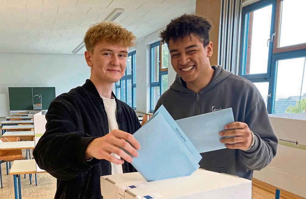 Joel (l.) und Joachin aus der Stufe 10 am FSG haben ihre Stimmen abgegeben Foto: Frenz