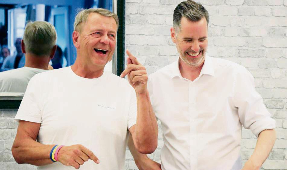 Gut gelaunt durch den Wahlkampf: Der Erwitter FDP-Chef und Landratskandidat Christof Rasche (l.) sowie der Bundesvorsitzende Christian Dürr geben sich kämpferisch. Foto: Dietz