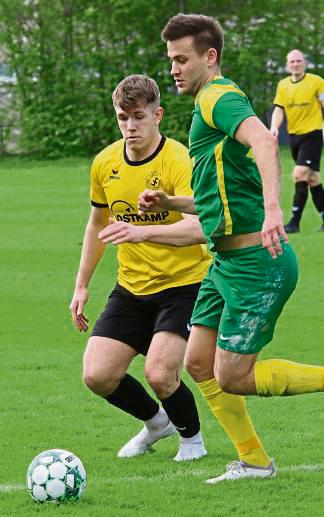 Phil Mehn (l.) bildete zusammen mit Lennart Belda beim 0:0 gegen Rheda eine stabile Doppel-Sechs. Foto: Wiegand