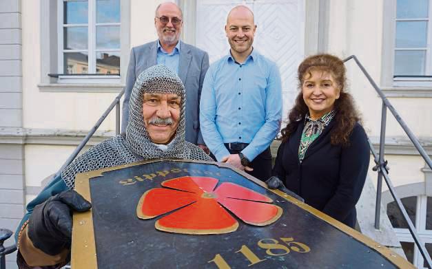 Nachfolger gesucht: Graf-Bernhard-Mime Bernhard Bartscher hört auf. Mathias Marx (v.l.), Christoph Hermes und Carmen Harms freuen sich auf viele Bewerber. Foto: Cegelski