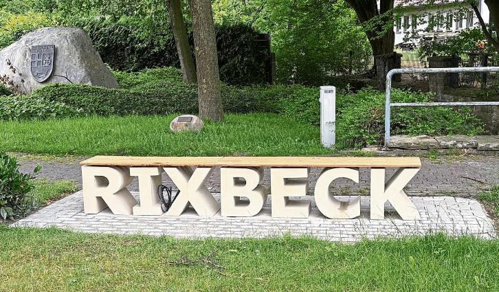 Ein Ort der Ruhe und der Begegnung: Auch Rixbeck hat eine Ortsteilbank angeschafft.
