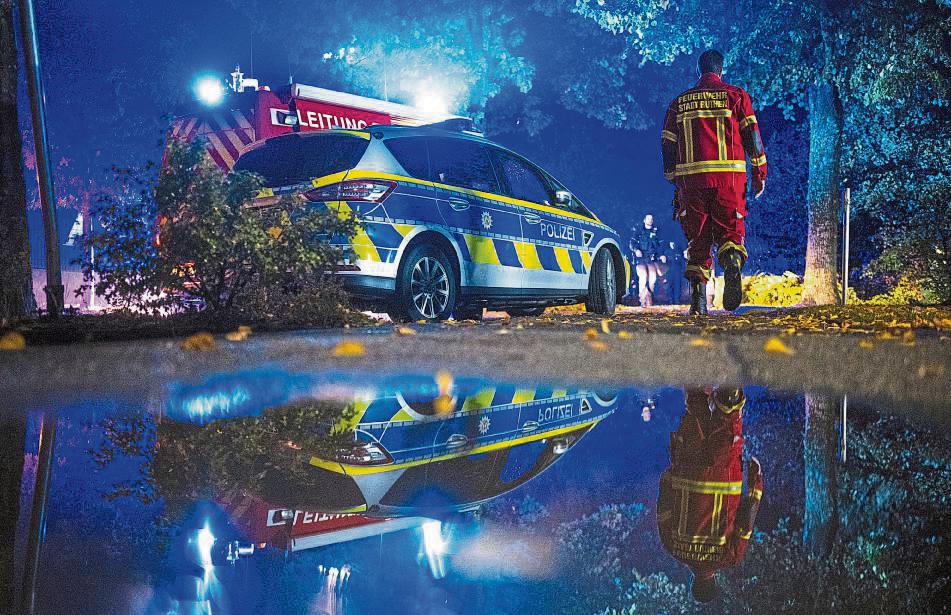 Feuerwehr, Polizei und Hunde spürten den Mann fünf Kilometer östlich des Lörmecketurms und fast drei Kilometer von der „Nuttlarer Rennstrecke“ auf. Fotos: Daniel Schröder