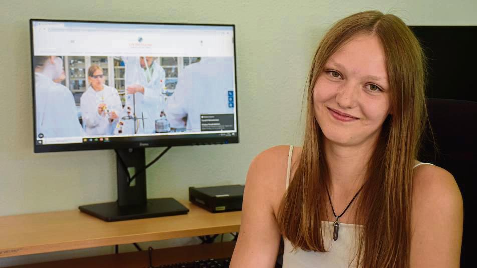 Die 16-Jährige Madeleine Jeannette Schäfers geht bald aufs Internat Schloss Louisenlund, weil sie sich fürs Mint-Plus-Programm qualifiziert hat. Foto: Kossack