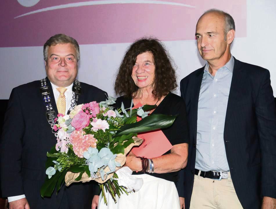 Bürgermeister Arne Moritz, Traudel Haas und Wortfestival-Leiter Dr. Matthias Kornemann bei der Verleihung des siebten Synchronsprecherpreises der Stadt Lippstadt.