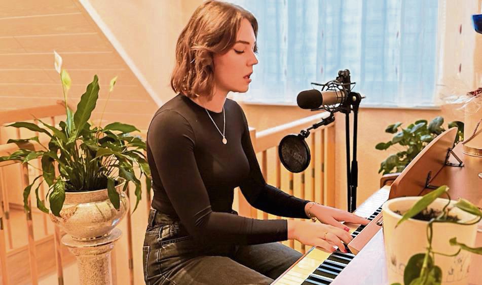 In ihren selbst geschriebenen Songs gibt Alina viel ihrer Gefühlswelt preis. Foto: N. Wissing