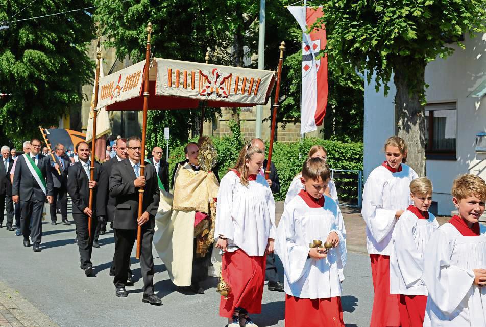 Offiziell findet die Rüthener Lobetagsprozession in diesem Jahr zum 400. Mal statt. Doch im Stadtarchiv lagern Indizien, dass die Prozession deutlich älter sein könnte. Archivfoto: Löseke