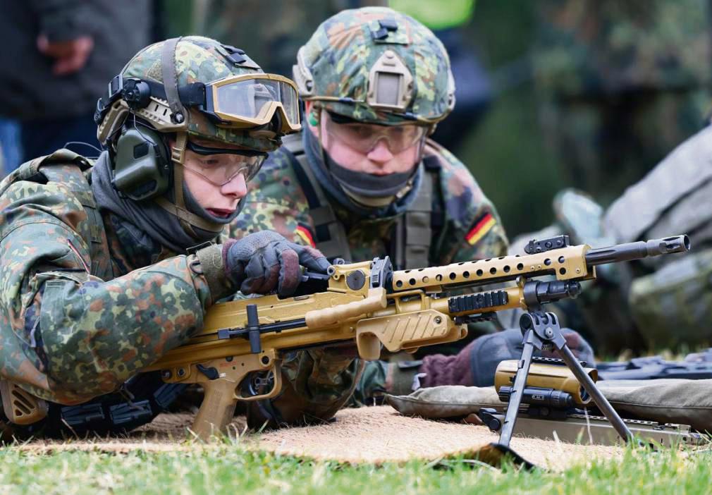 Sehr viel Geld wird in den kommenden Jahren ausgegeben werden für die Landesverteidigung. Davon könnten auch heimische Unternehmen profitieren, mehr noch: Die Produkte und Dienstleistungen gerade auch von kleinen mittelständischen Betrieben werden dringend gebraucht. Foto: dpa