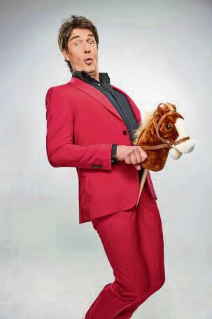 Matze Knop und sein neuer Pferdebuddy. Foto: Boris Breuer