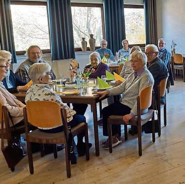 Zum „Essen und Klönen“ können sich Senioren regelmäßig treffen.