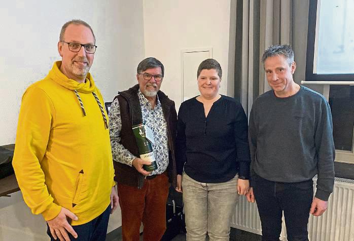 Der Verein Klieve initiativ hat einen neuen Vorstand: (v.l.) Markus Kleeschulte (Geschäftsführer), Hans-Dieter Schütte (scheidender 1. Vorsitzender), Stephanie Hübener (Schriftführerin) und Thorsten Grüne (1. Vorsitzender). Foto: N. Gerwin