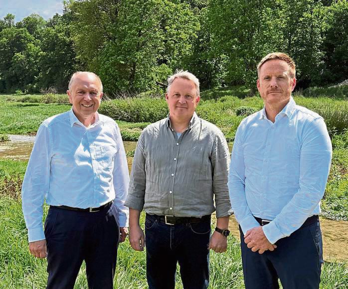 Unser Bild zeigt v.l.: Landrat Christoph Rüther, WOL-Geschäftsführer Volker Karthaus, Technischer Dezernent des Kreises Paderborn Henrik Egeler.