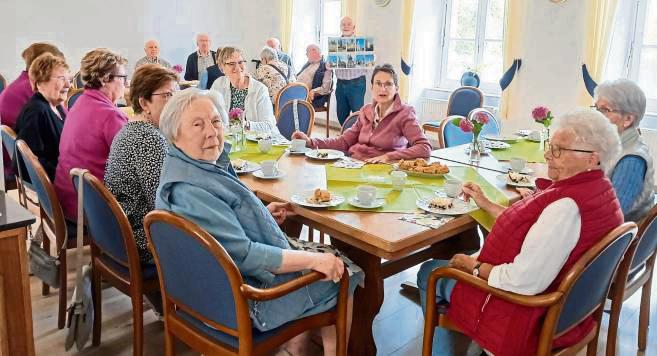 Die Seniorengruppe des Fördervereins „Alte Schule Altengeseke“ beim monatlichen Treffen. Foto: Nicola Gerwin