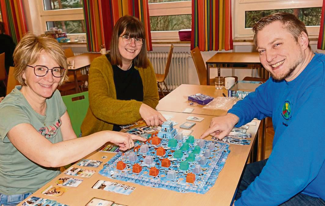 Spiel, Spaß und Spannung gab es bei den ersten Rüthener Spieletagen in der Jugendherberge. Teils bis tief in die Nacht spielten die Teilnehmer Brettspiele. Fotos: Marcus Kloer