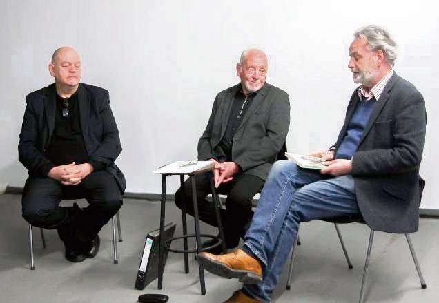 Hans Christoph Fennenkötter (M.) im Gespräch mit Dirk Raulf (l.) und Professor Jürgen Overhoff. Foto: Wissing