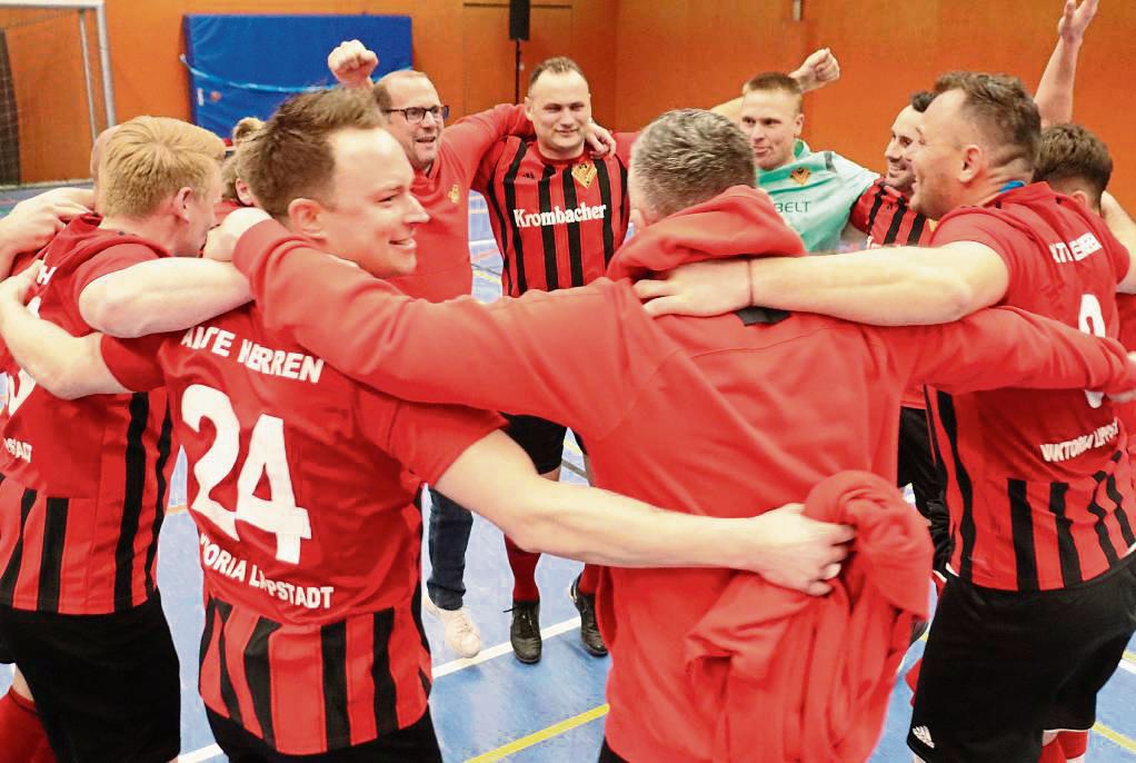 Wer macht das Rennen bei den Ü40-Kickern? Den Titel bei den Ü32-Kreismeisterschaften vor sechs Wochen sicherte sich Viktoria Lippstadt. Foto: Lütkehaus