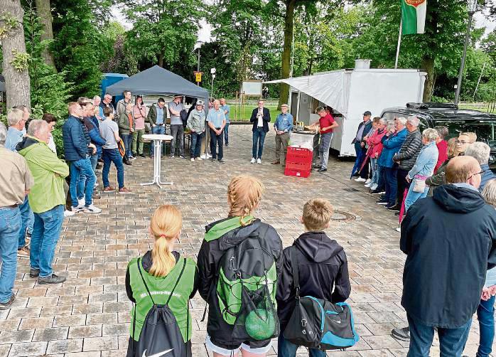 Mit einem Dankeschön- und Helferfest haben die Mastholter direkt ausprobiert und bewiesen, wozu der neu gestaltete Dorfplatz „Neue Mitte“ genutzt werden kann.