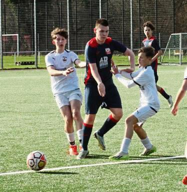 Die CII des SV Lippstadt (in Weiß) verspielte eine 2:0-Führung. Foto: Dannhausen