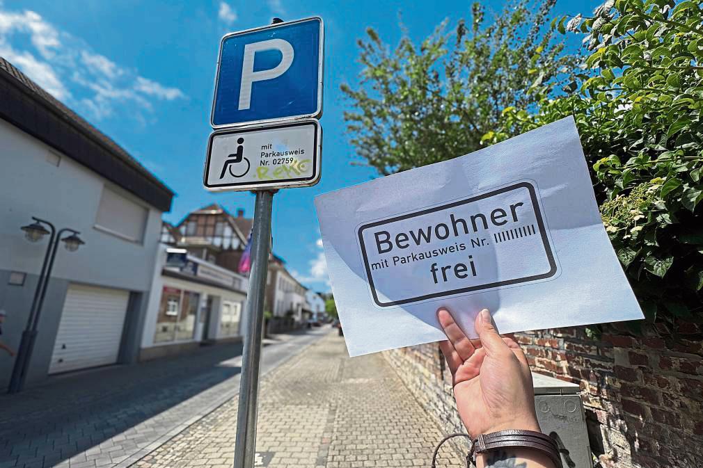 Mit entsprechenden Ausweisen kann ohne Ticket geparkt werden. Foto: N. Wissing