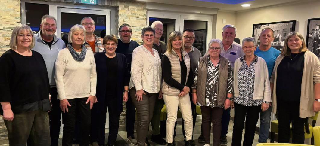 Der Jahrgang 1975 der Klasse 9d der Rüthener Hauptschule traf sich in der Gänsewirtschaft.