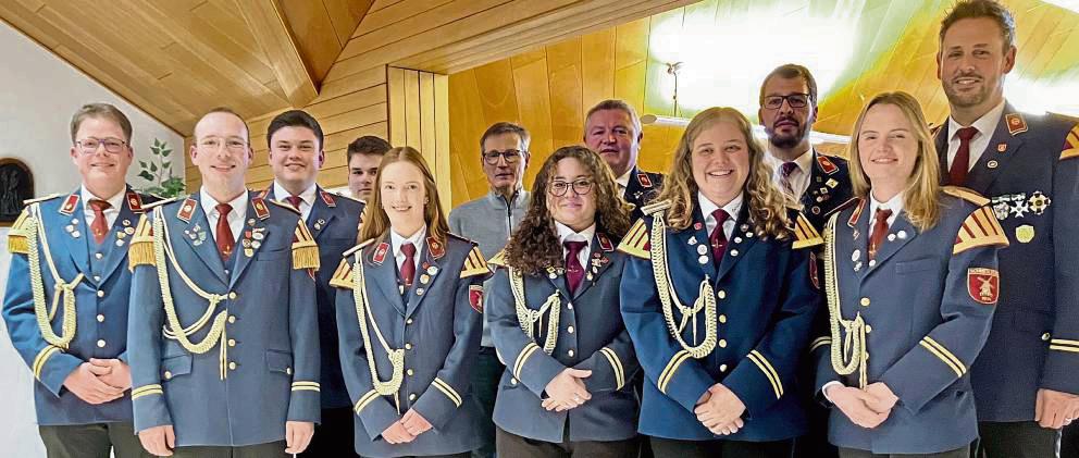 Eine Mischung aus neuen und alten Gesichtern: Beim Tambourkorps Schmerlecke standen auch Vorstandswahlen auf der Tagesordnung. Foto: Wibke Bußmann