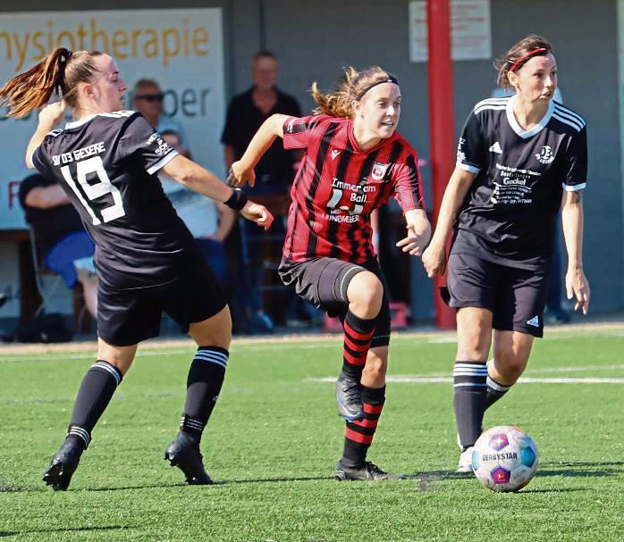Durch das 3:1 in Geseke übernahm der SV Lippstadt (in Schwarz-Rot) die Tabellenführung. Foto: Feichtinger
